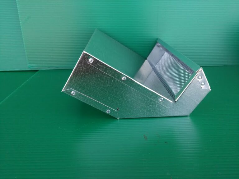 XLarge Perforated J Feeder Grandview Rabbitry